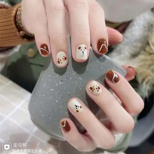 可爱小熊动物棕色美甲图片