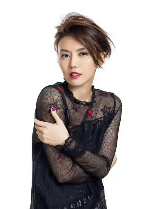 时隔一年两个月孙燕姿上海惊艳亮相献唱感叹我爱唱歌