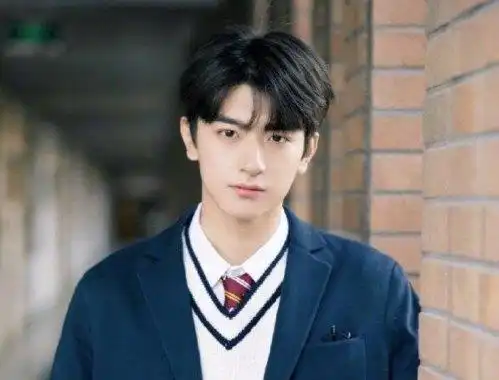 方脸男生剪什么发型好看