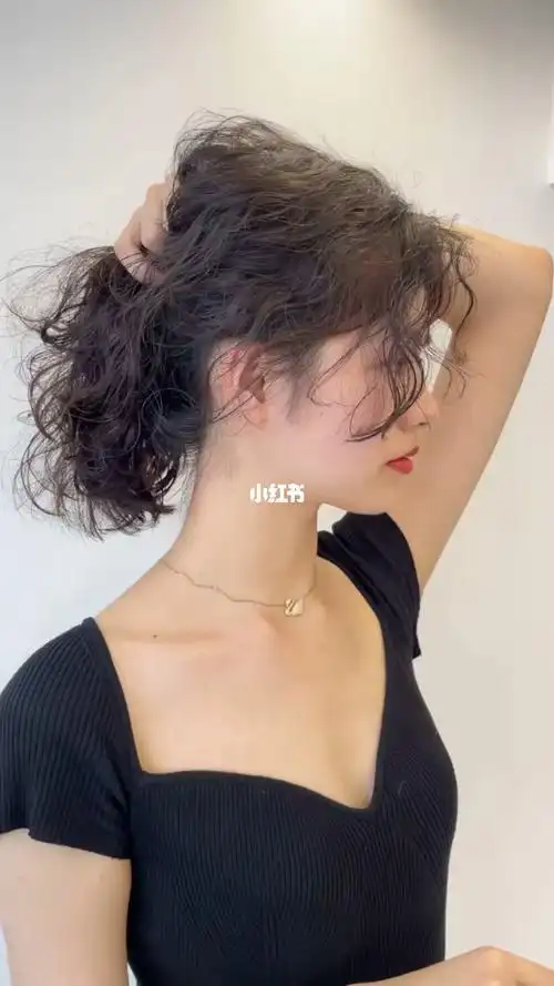 蓬松烫专注发量少,细软,头顶贴的_发型_时尚_时尚_发型