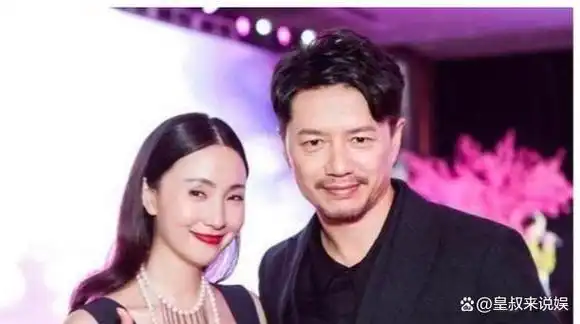 段奕宏的成绩一直平淡无奇,使他在班级中显得格外不起眼,生活似乎与他