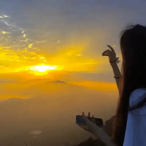 背影女头 | 夕阳下氛围感女生头像_漂亮_网络综合_微信