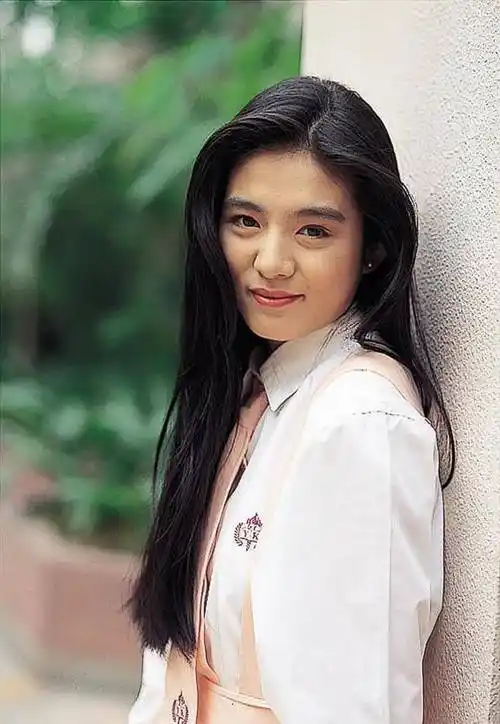 为男友退圈却分手,一复出就复合结婚,她的爱情也太抓马了吧_杨采妮