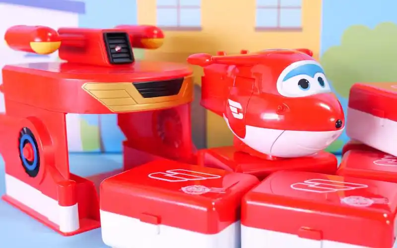 儿童玩具故事:超级飞侠乐迪派送包裹