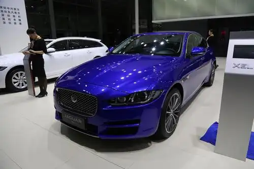 实拍捷豹jaguar xel,跑车级性能,激发决胜弯道的快感!