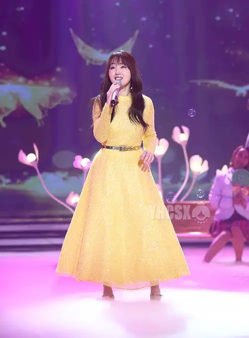 原创跨年收视女王杨钰莹亮相广州录制珠江春晚,笑眼弯弯,好美好甜