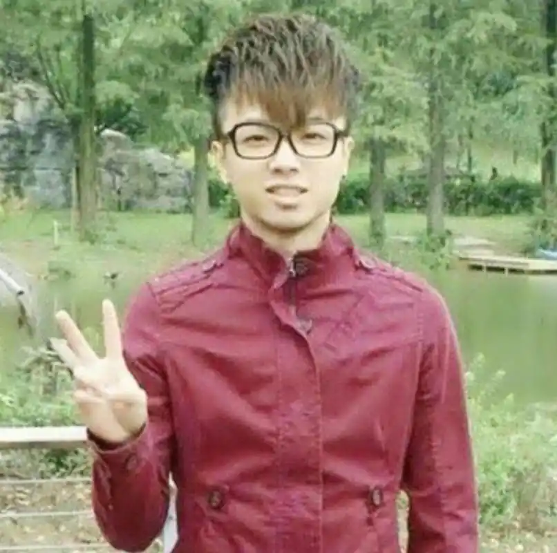 早期的时期的华晨宇,身高是硬伤