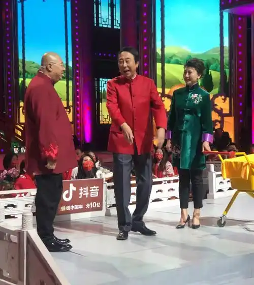 独家专访冯巩在辽视春晚造生酸菜啃紫皮蒜每次登台排练都真吃