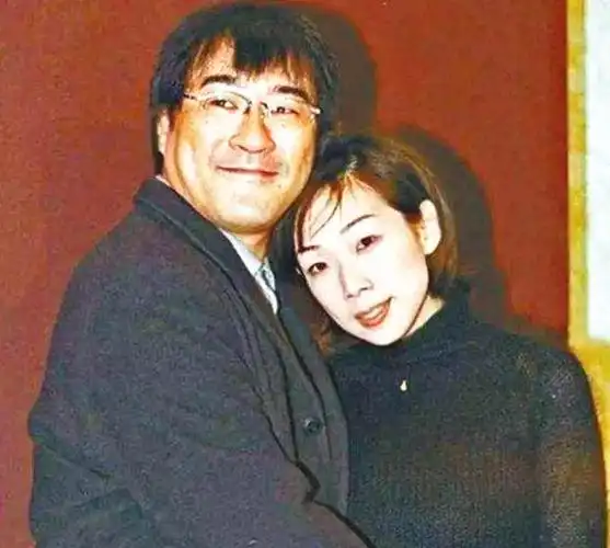回顾李宗盛狠心抛弃发妻婚内恋上林忆莲花甲之年娶小27岁娇妻