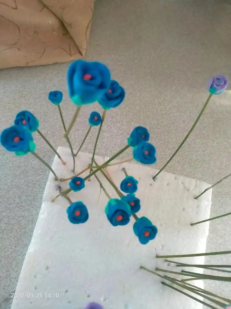 十岁女儿的手工,橡皮泥做的花 - 抖音