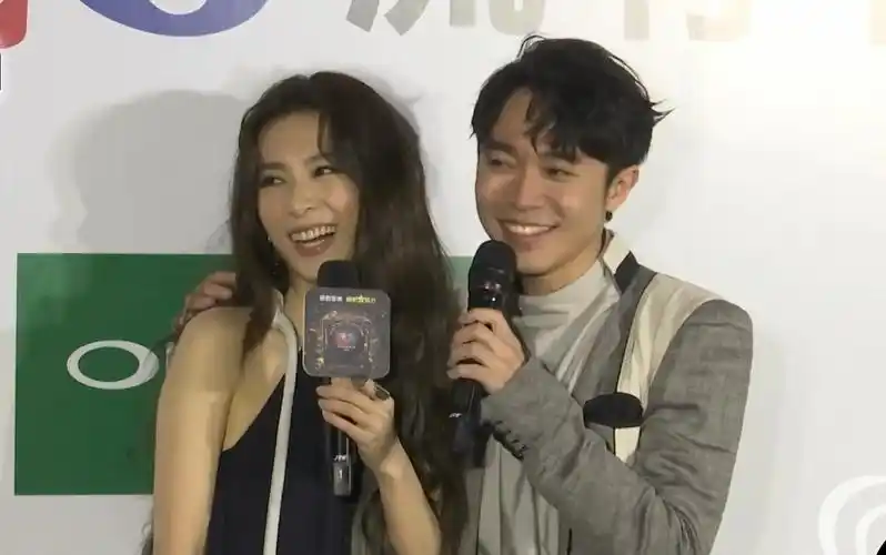 田馥甄hebe吴青峰峰甄相声组爆笑采访青峰是不是很怕馥甄交到坏朋友