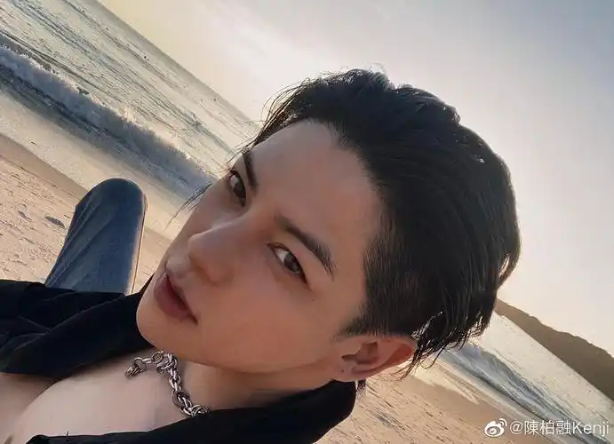 陈柏融跟张予曦分手以后变好gay哦