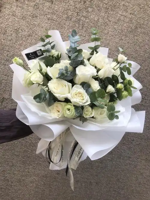 白玫瑰花束