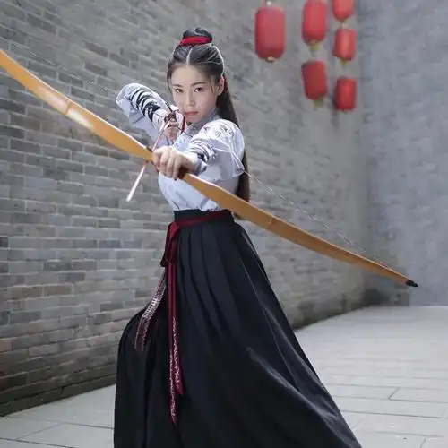 蓝黑劲装交领襦裙重回汉唐