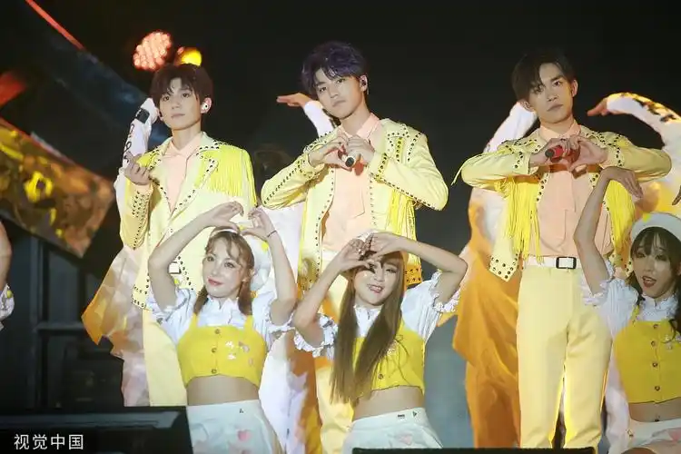 tfboys演唱会.视觉中国 资料图