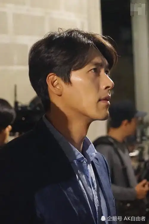 玄彬高挺鼻梁&微翘睫毛,穿白t是清爽男友