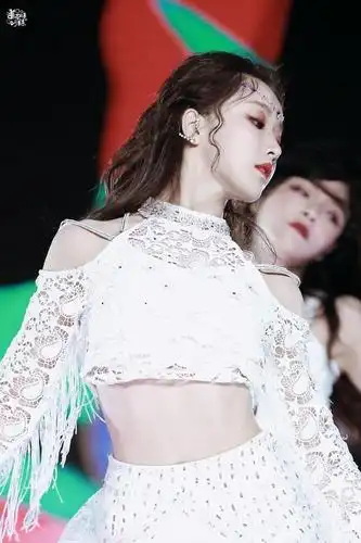 异域舞姬姜贞羽在舞台上的每一帧都值得收藏