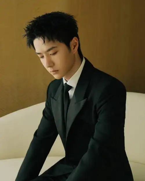 王一博西装造型好正##第36届金鸡奖红毯造型