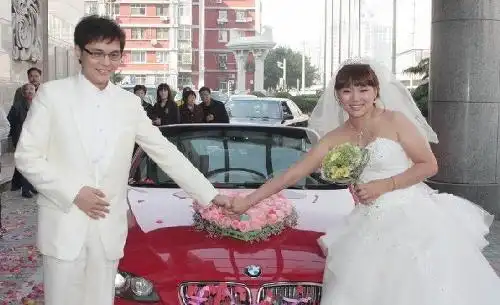 相声演员高峰(应该是他 演过一个相声,说的是他的一个朋友,不会写字