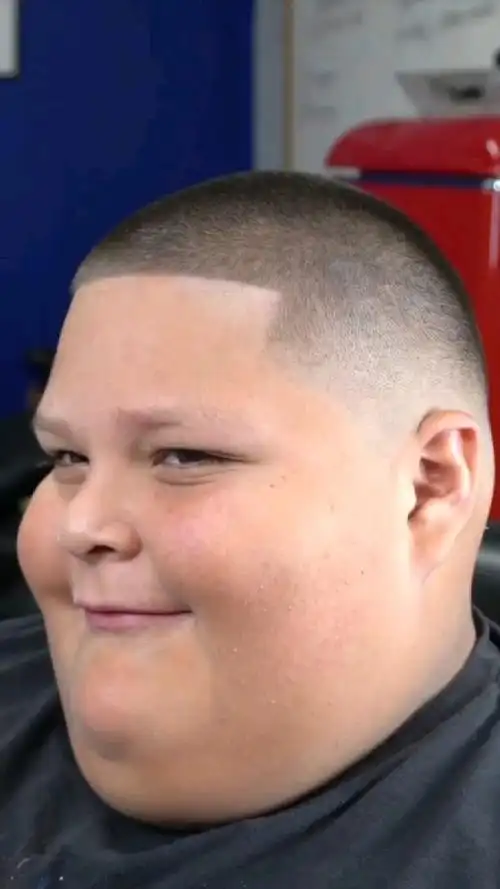 小胖的美式寸头推得不错,不过该减肥了-度小视