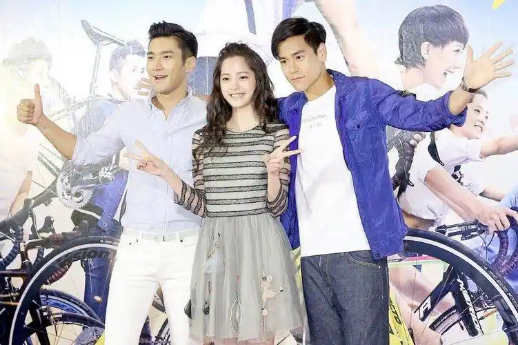 欧阳娜娜14岁与崔始源炒cp,大叔与未成年?6年之约他却忘了她!