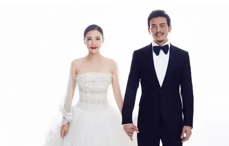 杨烁隐瞒了十年的妻子,原来是大众熟悉的她,气质比刘涛还好