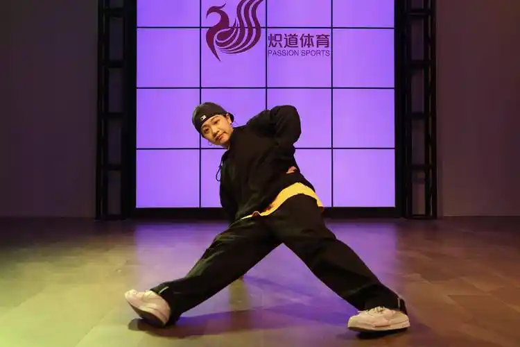 广州女子健身图鉴④ | 这群霹雳舞女孩,燃爆了广州街头_彭莹_街舞