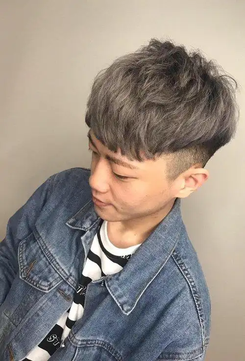 男生染亚麻灰帅气发色图显个高的男生卷发大全