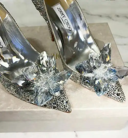 备婚迪士尼公主的婚鞋jimmychoo水晶鞋