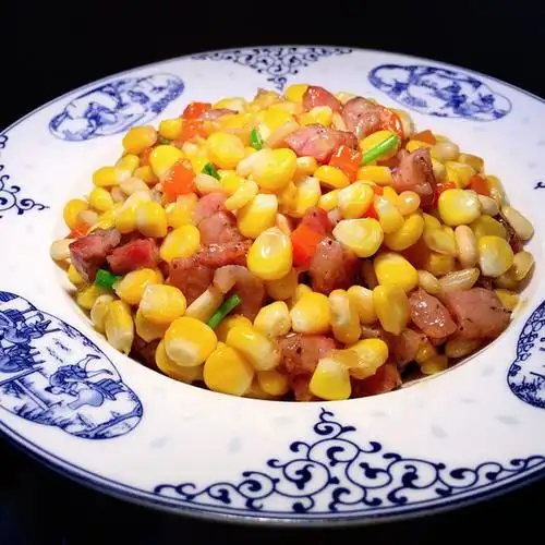 may一米阳光做的松仁玉米炒香肠,巧拨玉米粒
