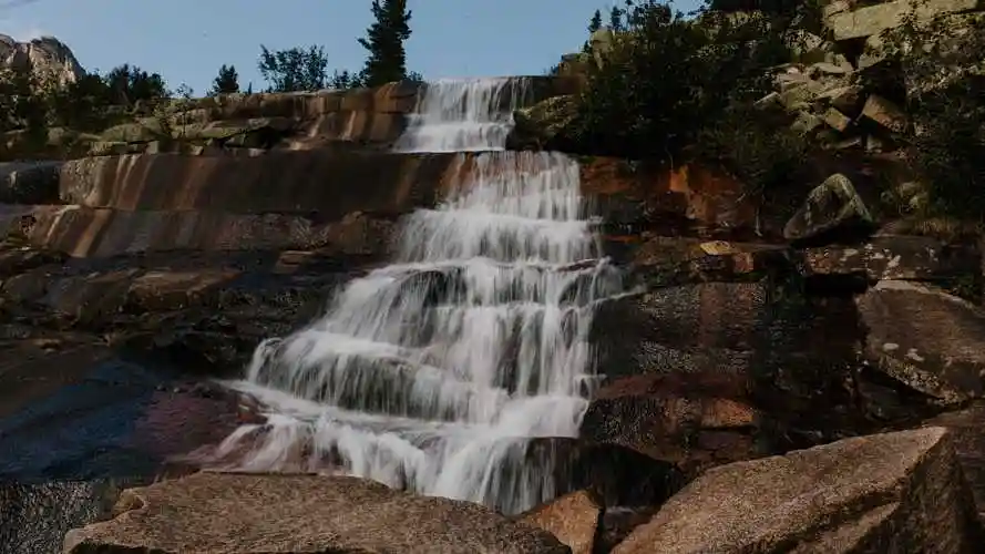 高清瀑布全屏超火高清风景壁纸