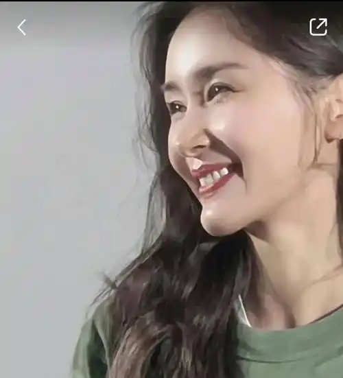 王子文脸崩?最新采访脸肿馒化,僵硬老态像女巫,网友大呼认不出