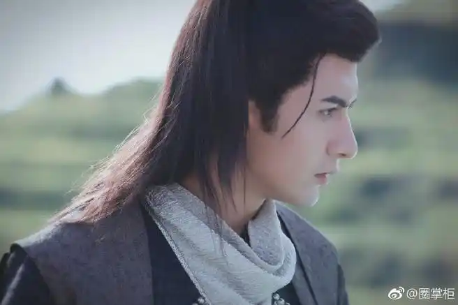 电视剧芸汐传#终于开播了,米热古装真心不错,有点邪魅的帅气,很符合