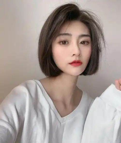 2022年最火短发发型女图片(很流行的4款显脸小又好看短发)