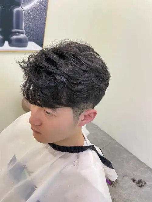 新潮男士纹理烫,让你的发型瞬间升级,展现时尚魅力!