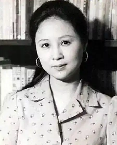 林婉珍vs琼瑶:我从88岁的原配撕80岁的小三里学会的三件事