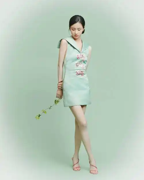 陈都灵国风写真曝光,典雅文静散发书卷气,如野荷般纯洁_气质_眼神_作