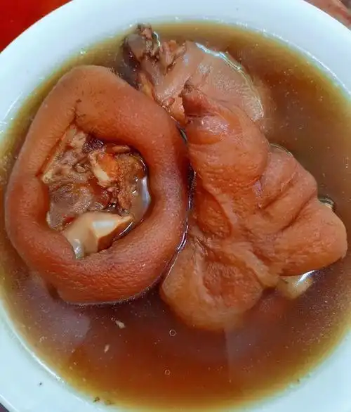 樱花如烟做的花生冬菇猪脚汤