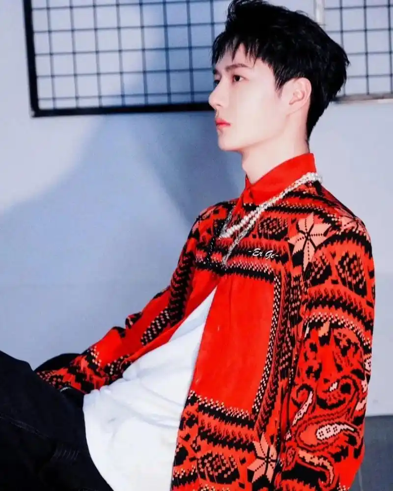 王一博红衣 红色真的好显白 过年头像用起来 #最靓头像壁纸征集赛