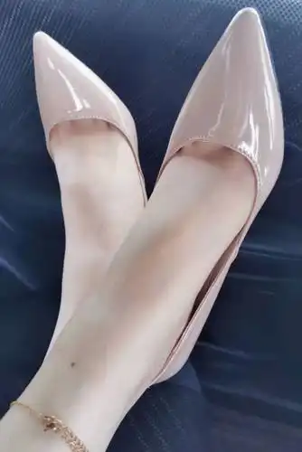 脚上穿的高跟鞋处理了看上私信我