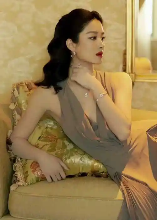 杨采钰:东方之美的现代诠释,性感与优雅的完美融合_音乐_生活_艺术