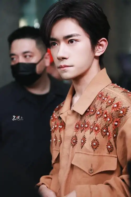 易烊千玺 米兰时装周##外媒镜头下的易烊千玺生图