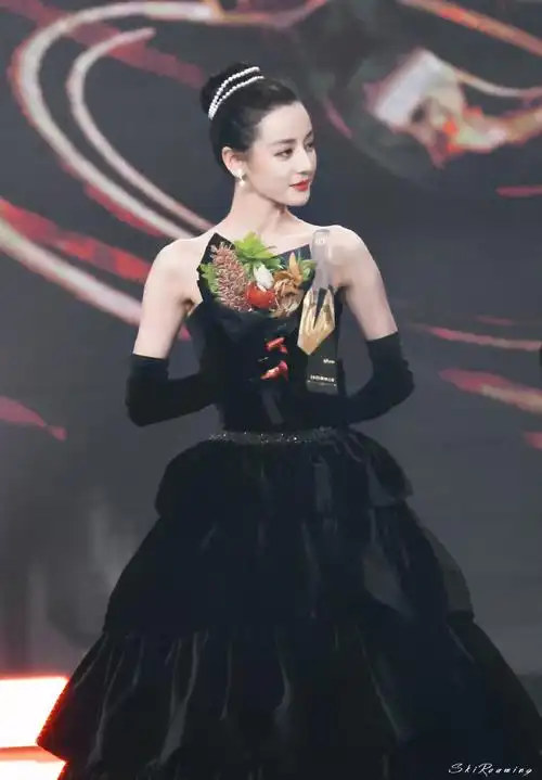 在评论区为你喜欢的红毯cp打call应援@dear-迪丽热巴#迪丽热巴安