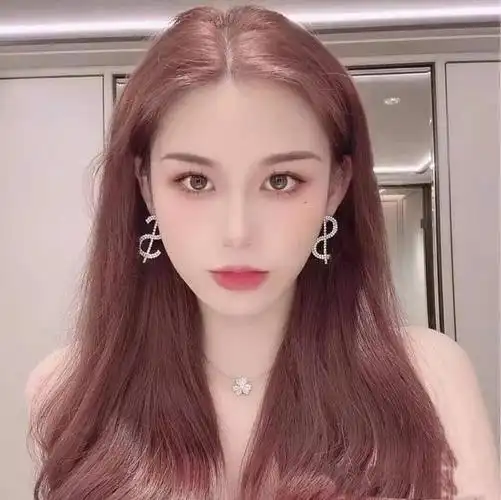 染头发什么颜色好看(今年受宠的6款发色)-微赚云博客