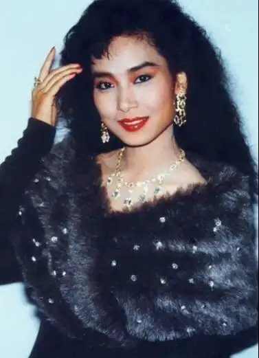 港姐邝美云两拒嫁豪门情断吕良伟如今是身价不菲的女总裁