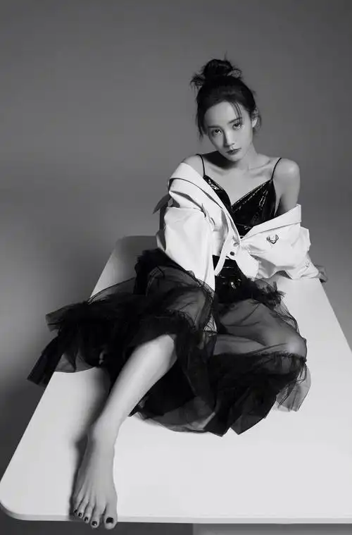 李一桐的玉足 - 知乎