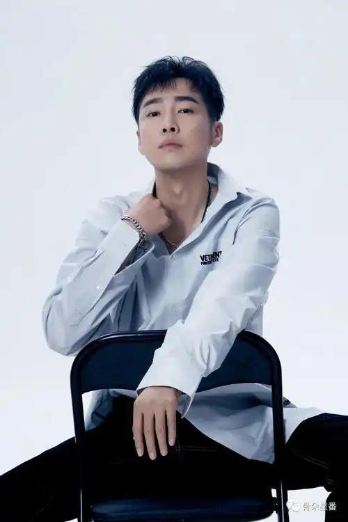 邹廷威:我想在角色里经历不同的山海|专访