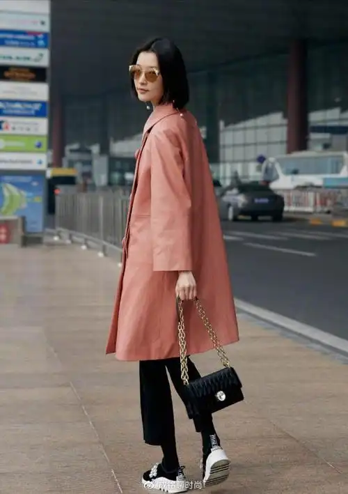 杜鹃不愧是模特,私服随意搭配都穿出大牌感,身材好怎么穿都好看