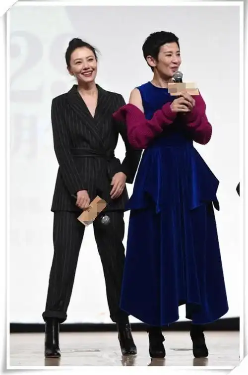 张钧甯西装撞上高圆圆一个霸道总裁一个服务生