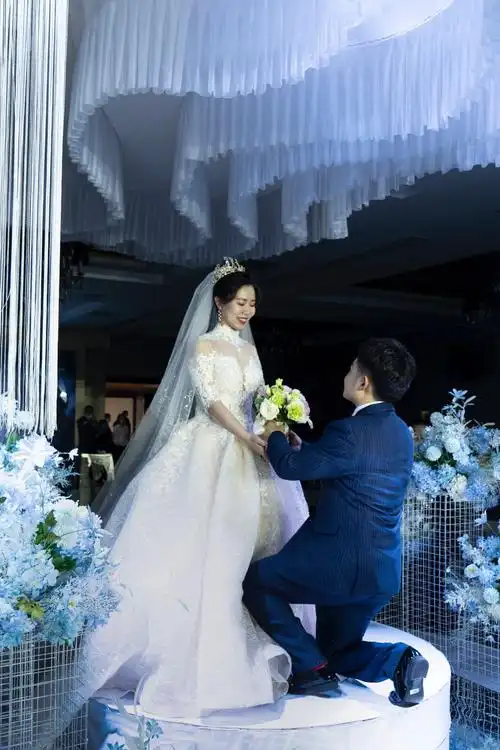 婚礼摄影师-凡羽的婚礼跟拍作品《你笑起来真好看》